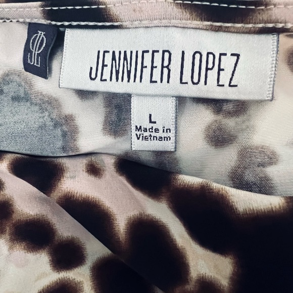 New J Lo Leopard Print Sexy fitting Dress. Never worn but the tags were removed - Picture 2 of 3
